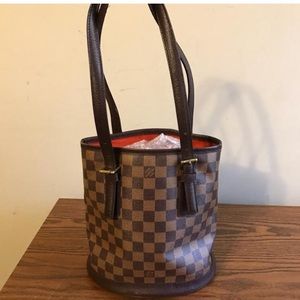Authentic Louis Vuitton Bucket Tote (Damier)